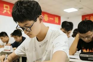 德斯特：享受在巴萨踢球的时光，仅仅观看梅西就让我学到了很多